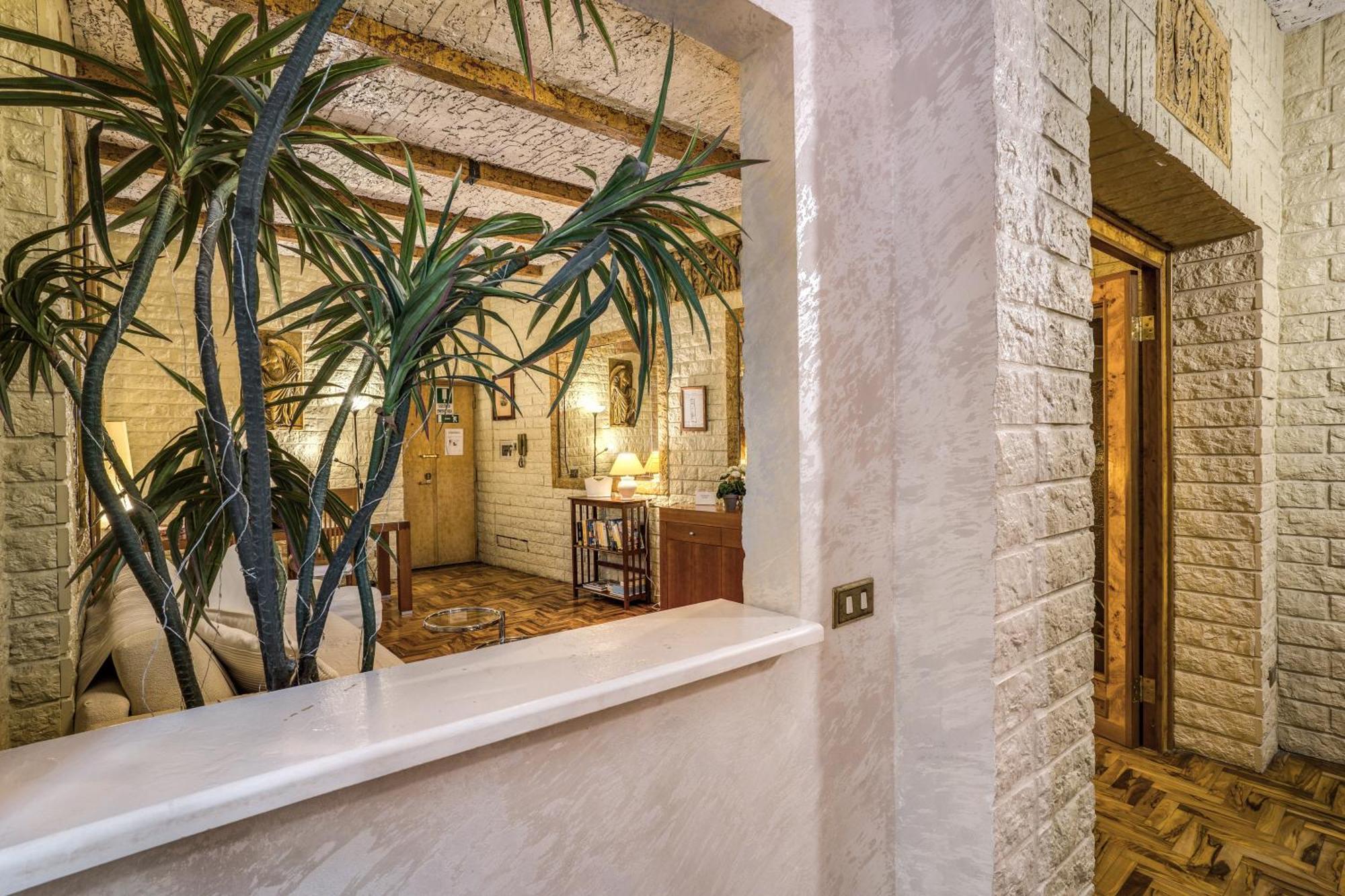 Fontana Di Trevi Charming Apartment Roma Exterior foto